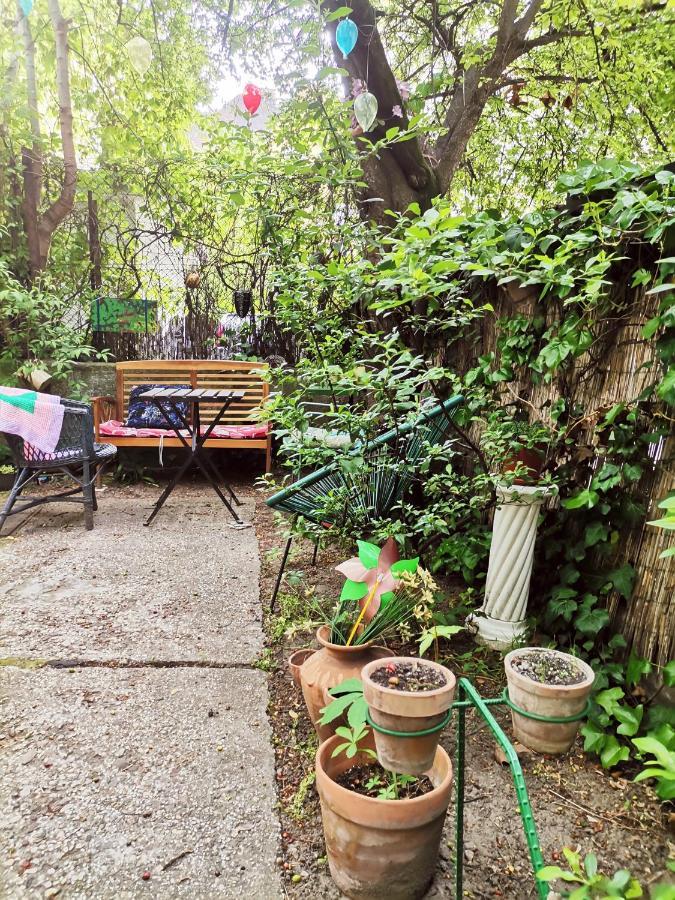 Flat In Historic With Your Own Private Garden, Near City Park Lejlighed *
