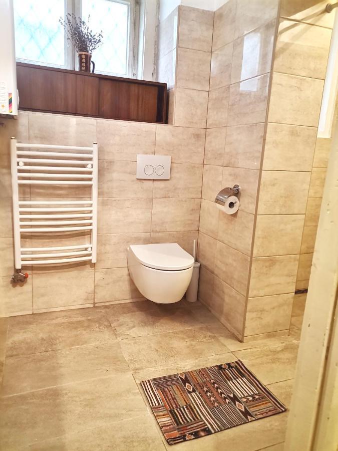 Flat In Historic With Your Own Private Garden, Near City Park Apartamento *